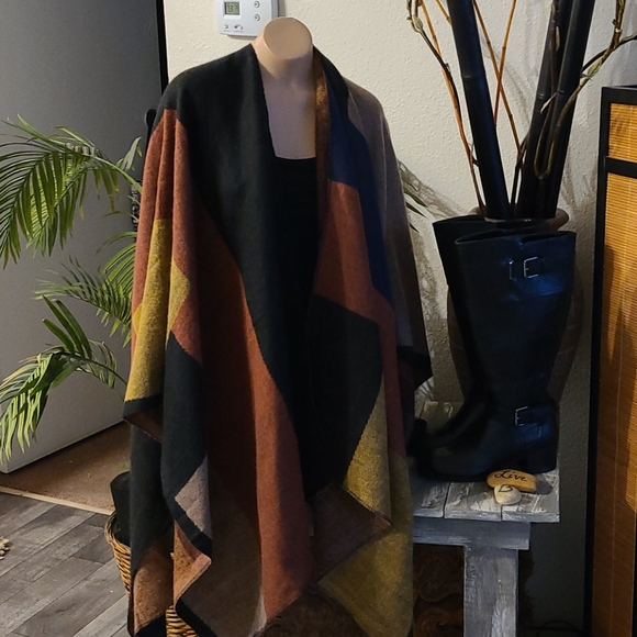 EARTH TONE CAPE NEW WITHOUT TAG. - Picture 13 of 14
